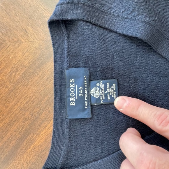 Brooks Brothers Italian Merino VNeck Sweater - Picture 3 of 3